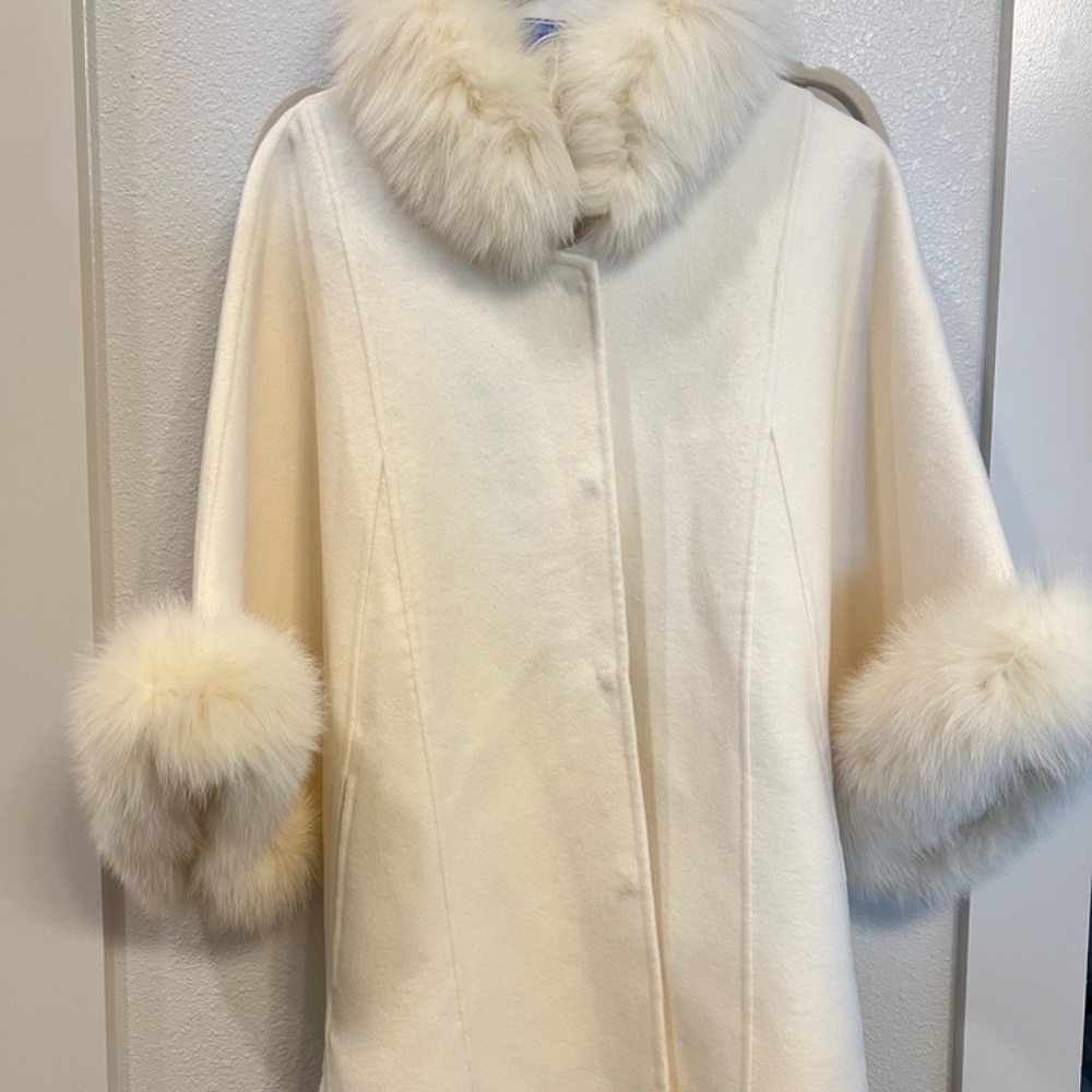 100% Wool Coat with Fox Fur Trim – Size S (Brand New) - Picture 4 of 7